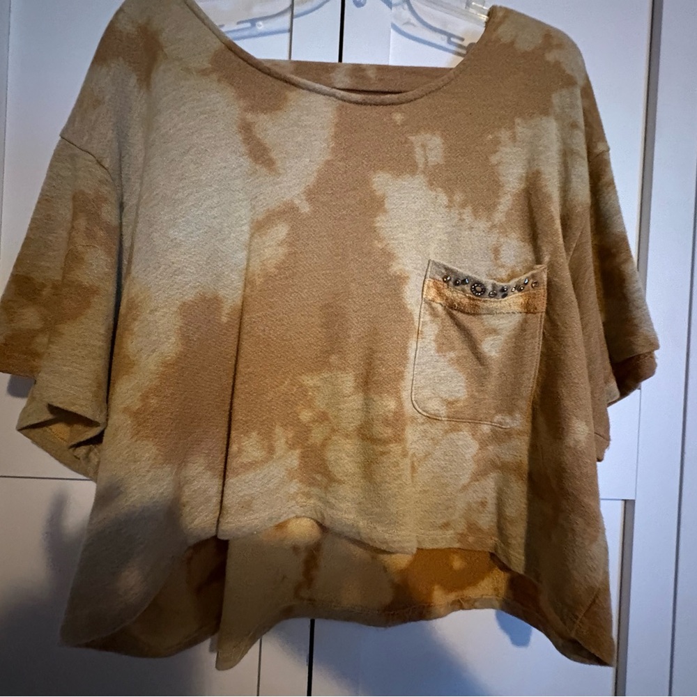Stylish Tan Tie-Dye Crop Top with Pocket